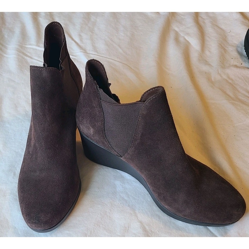 Crocs Leigh Wedge 205338 Women's US 8.5 Brown Suede Pull on Chelsea Bootie Boot